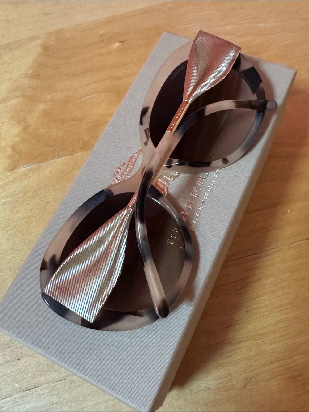 NWT Burberry BE4191 Sunglasses Light Horn Complete Box Set - Picture 8 of 16